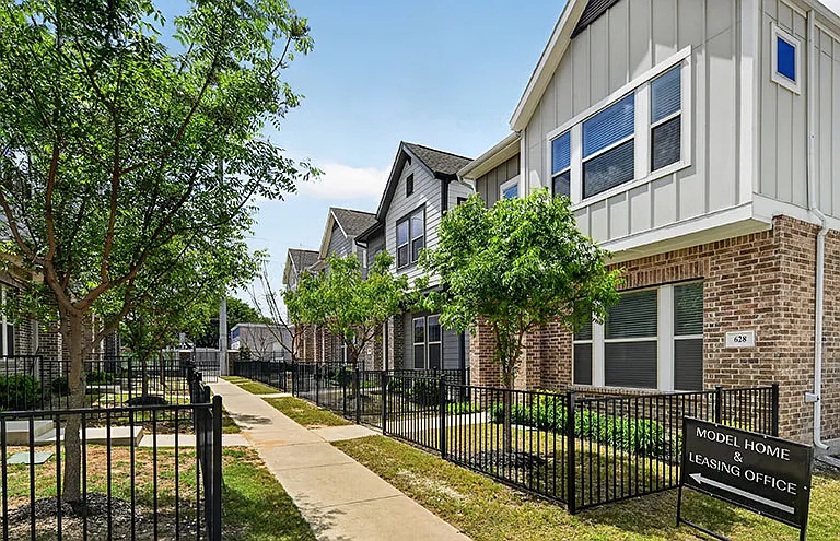 Echelon At Reverchon Bluffs Rental Homes — Photo 9