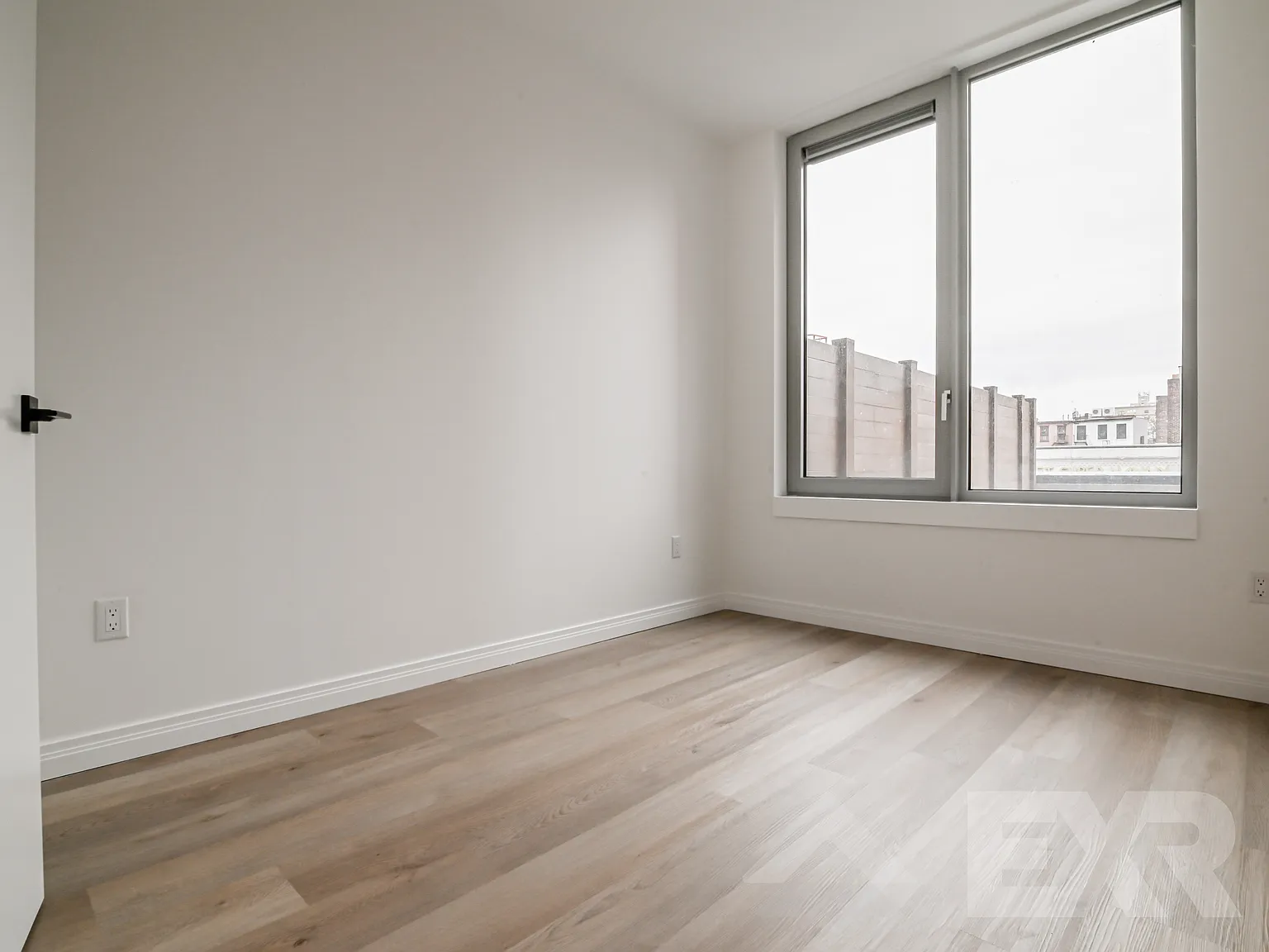 957 Atlantic Avenue — Photo 2