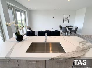 2535 W Fullerton Ave #345EG1TKV, Chicago, IL 60647