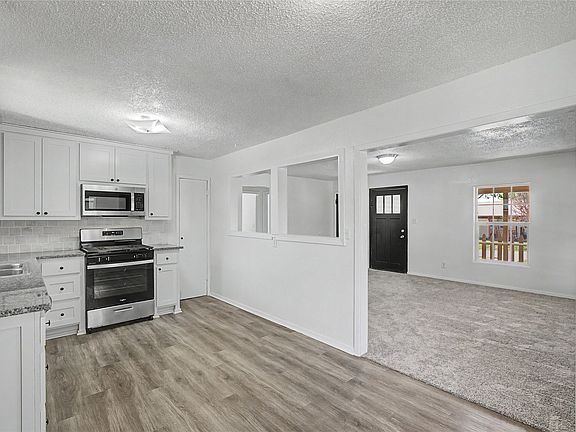 4th image of 316 W 4th Ter