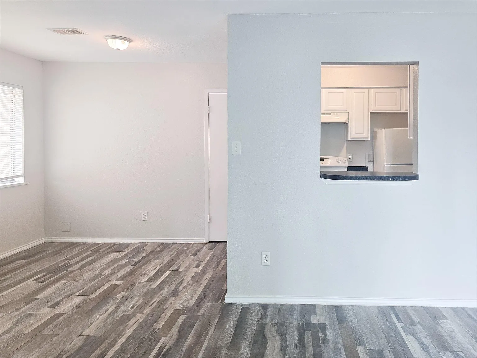 2 bed, 2.0 bath, 846 sqft, $1,000 — Photo 3