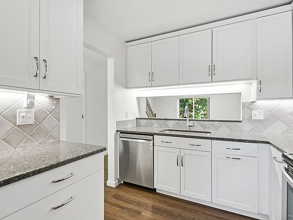 3rd image of 81 Hayes Avenue