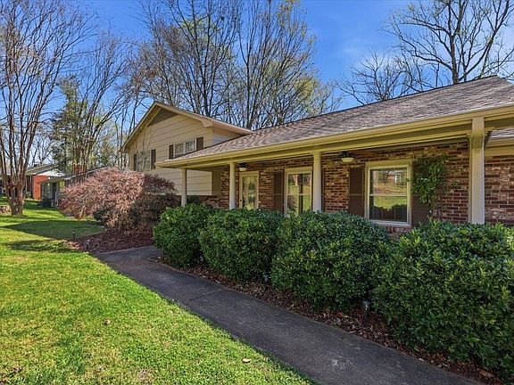 3rd image of 276 Lake Forest Dr