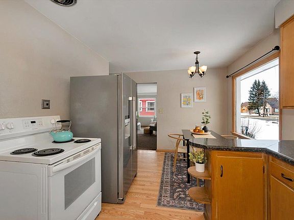 5th image of 4106 E 3rd St