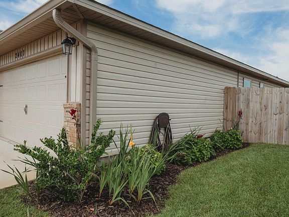 3rd image of 2407 Spur Ln