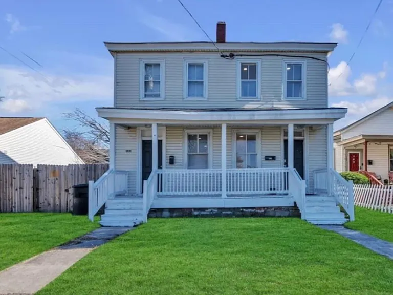 1723 Lasalle Ave — Photo 1