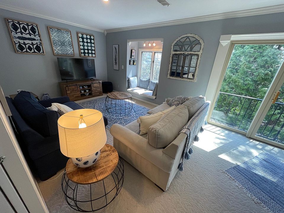 family room with southern exposure. Lots of light and view into garden.