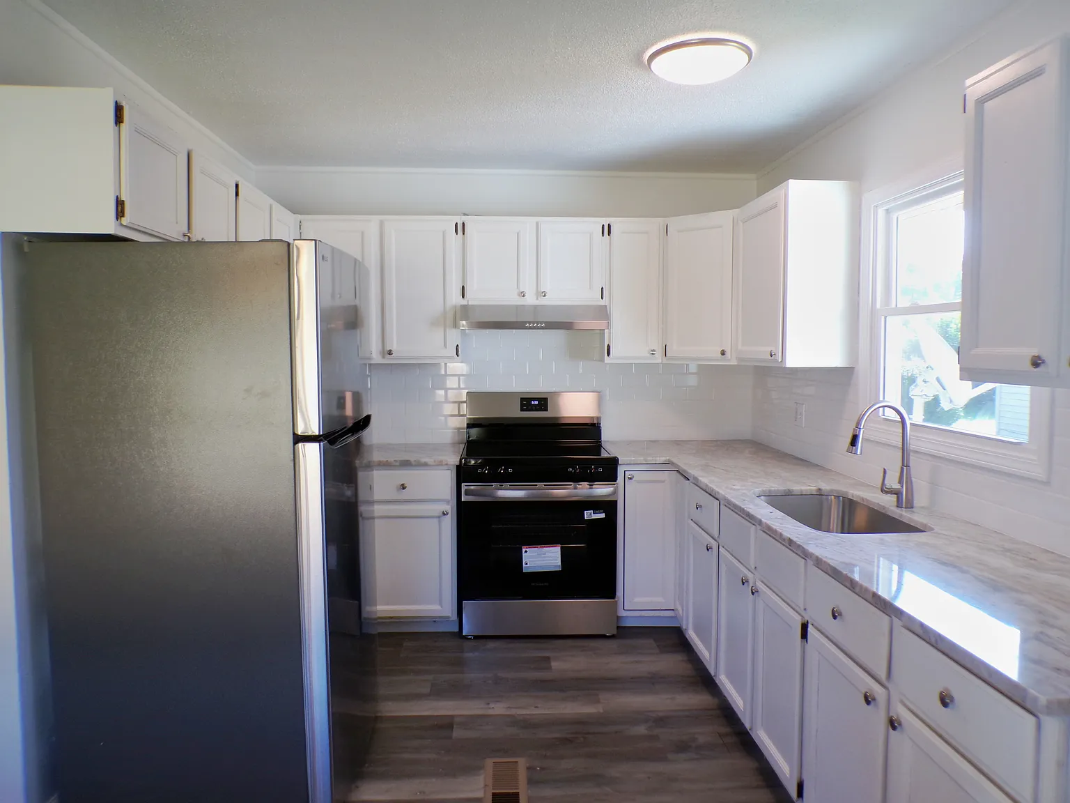 3 bed, $1,795 — Photo 4
