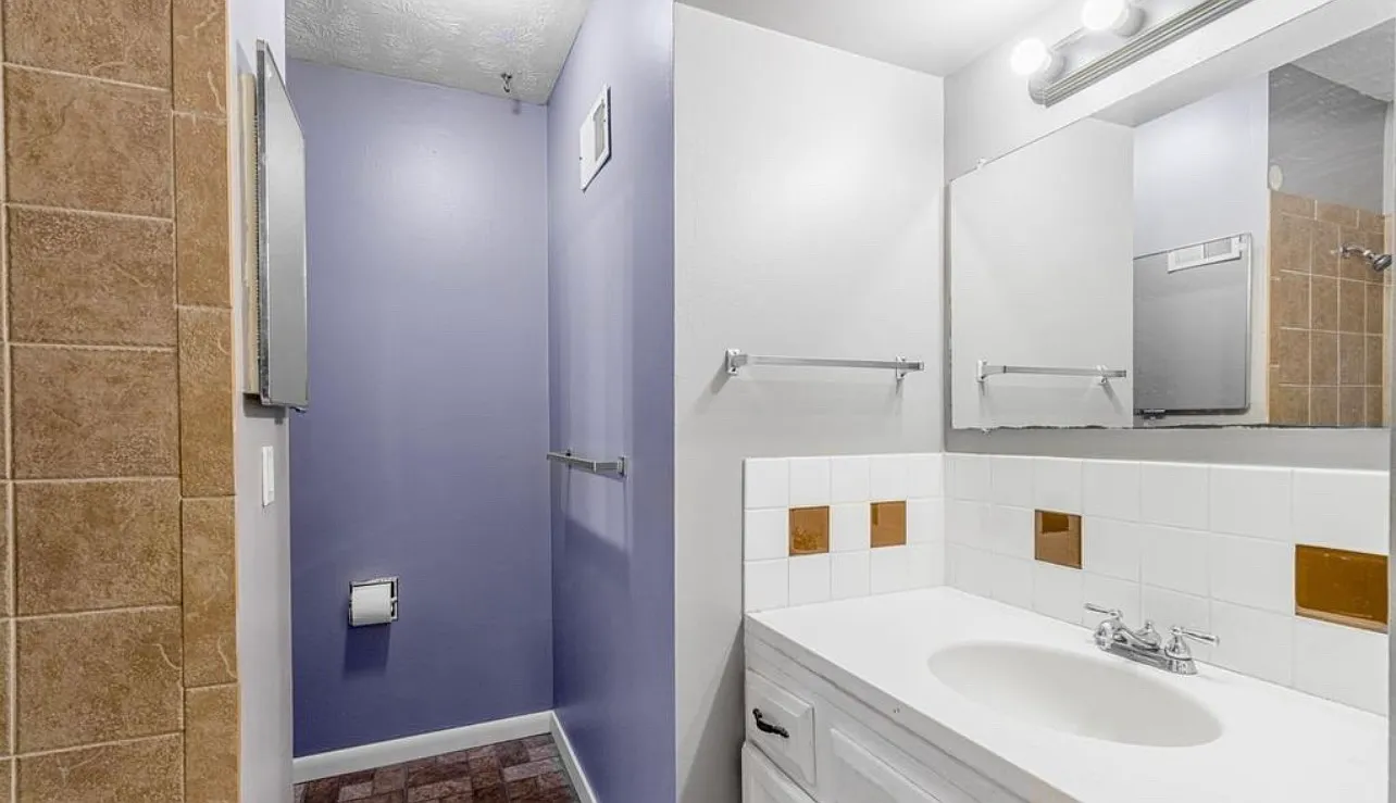 3 bed, 1.5 bath, 1600 sqft, $2,000 — Photo 4
