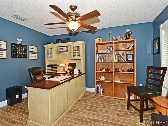 3rd image of 309 Cambridge Dr