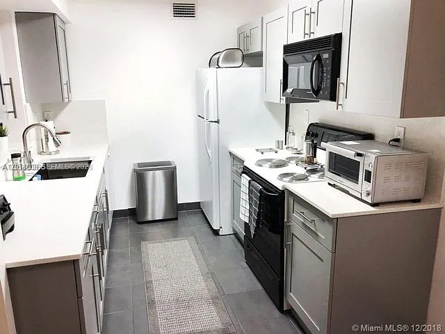 Building Photo - 4671 NW 97th Ct #26