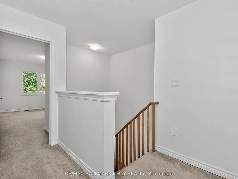 38 Milson Cres — Photo 28