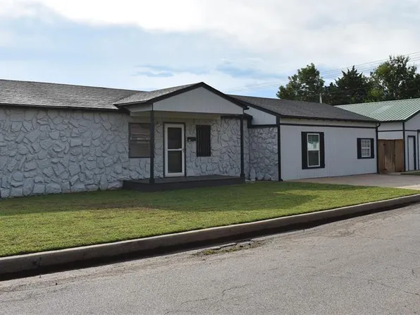2701 S 17th St, Chickasha, OK 73018