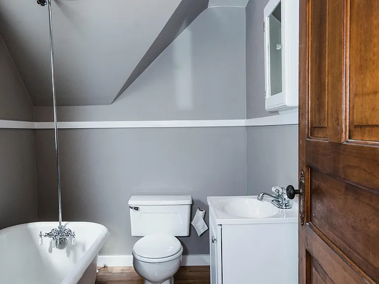 2nd floor full bath