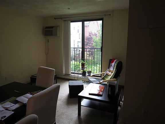 4th image of 375 Highland Ave
