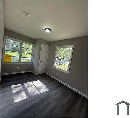 5th image of 505 18th Ave NW