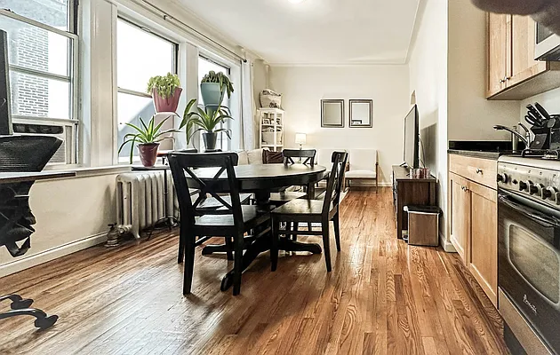 Rented by Manhattan Realty Group | media 2