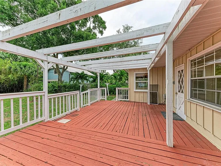 1827 Alta Vista St — Photo 39