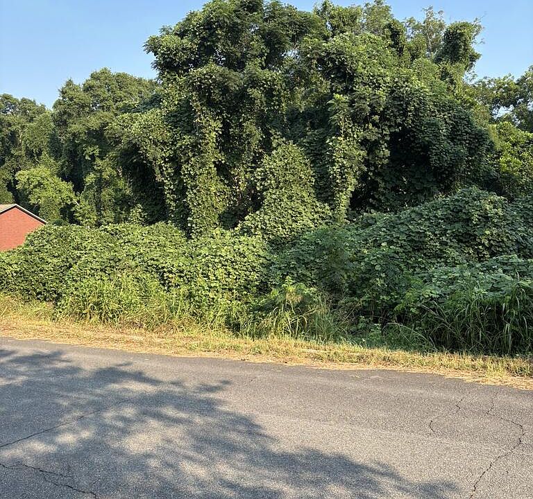 1st image of 1704 Valley Rd