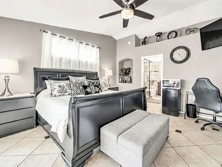 8741 W Acapulco Ln — Photo 11