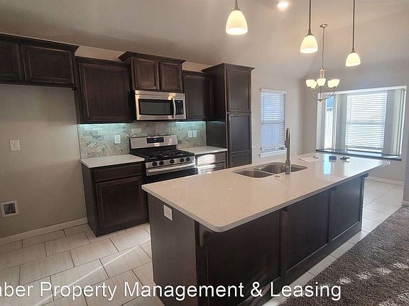 4th image of 1100 Hickory Creek Dr