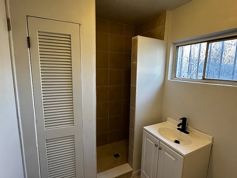 507 E Cliff Dr — Photo 4