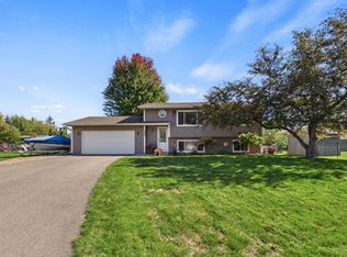 1823 Houle Cir, Centerville, MN 55038