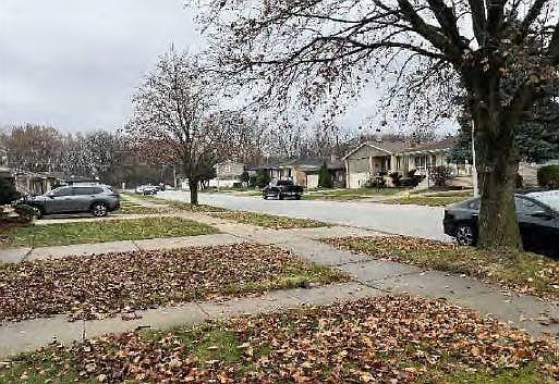 4th image of 649 Escanaba Ave