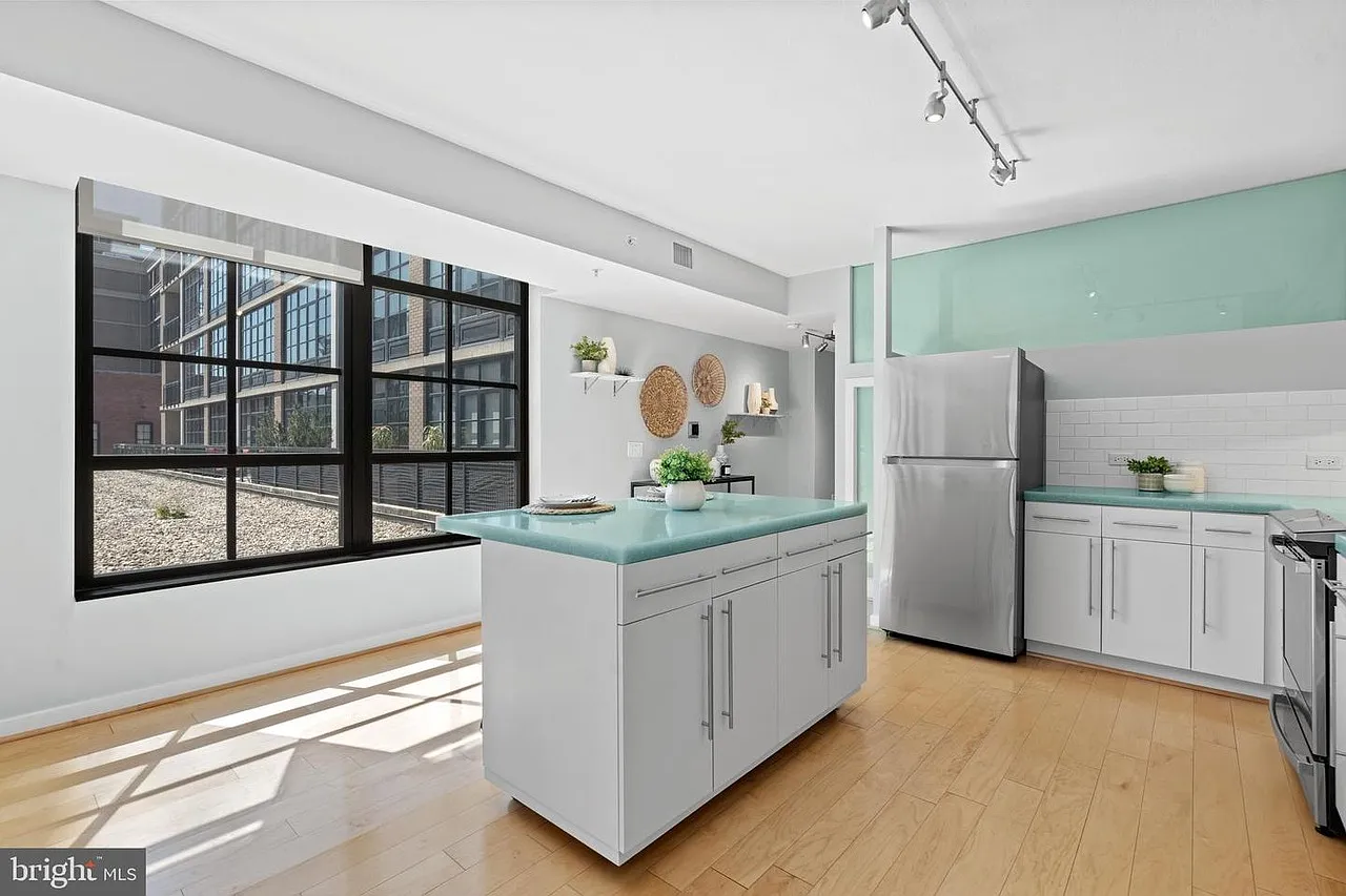 1 bed, 868 sqft, $3,500 — Photo 4