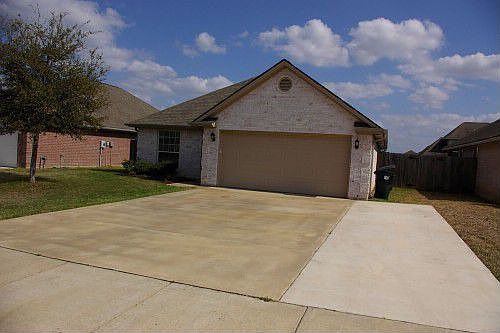 4th image of 904 Bougainvillea St