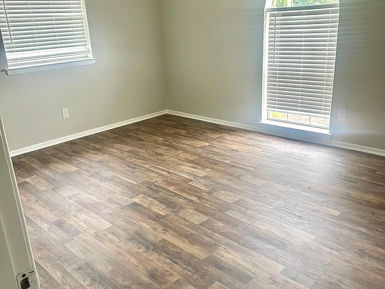 401 Rolling Hills Dr — Photo 11