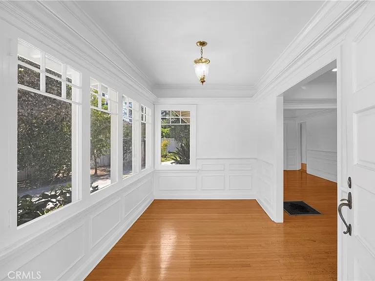 4031 N Virginia Rd — Photo 2
