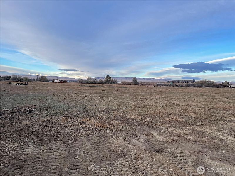 2nd image of 4411 Clyde Circle