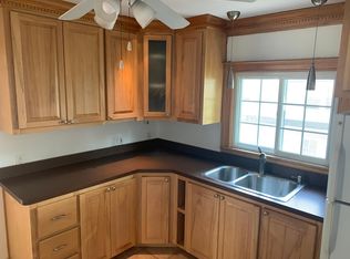 25 Rogers St, New London, CT 06320