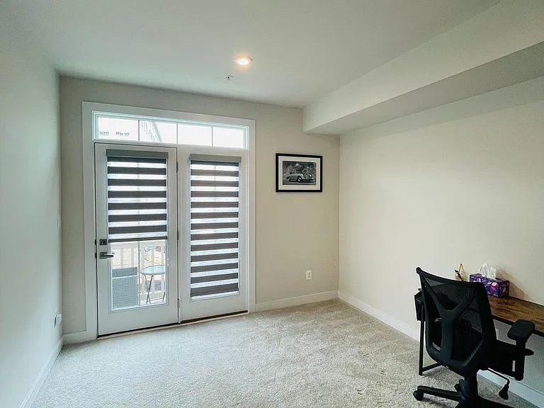 24260 Thurso Sq — Photo 8