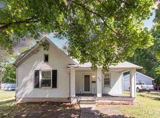 855 E Walnut St, Canton, IL 61520