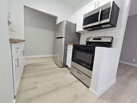 3rd image of 527 W 160th St APT 4C