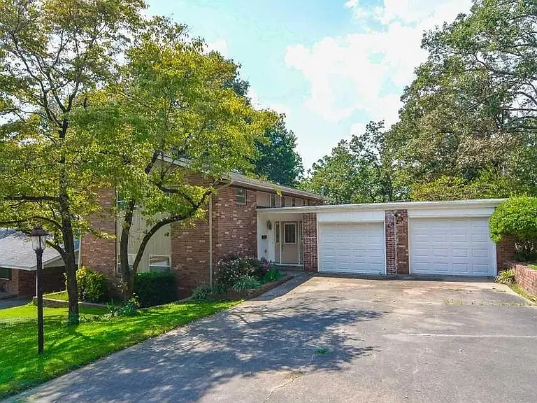 4823 Arlington Dr — Photo 1