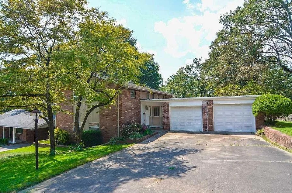 1st image of 4823 Arlington Dr