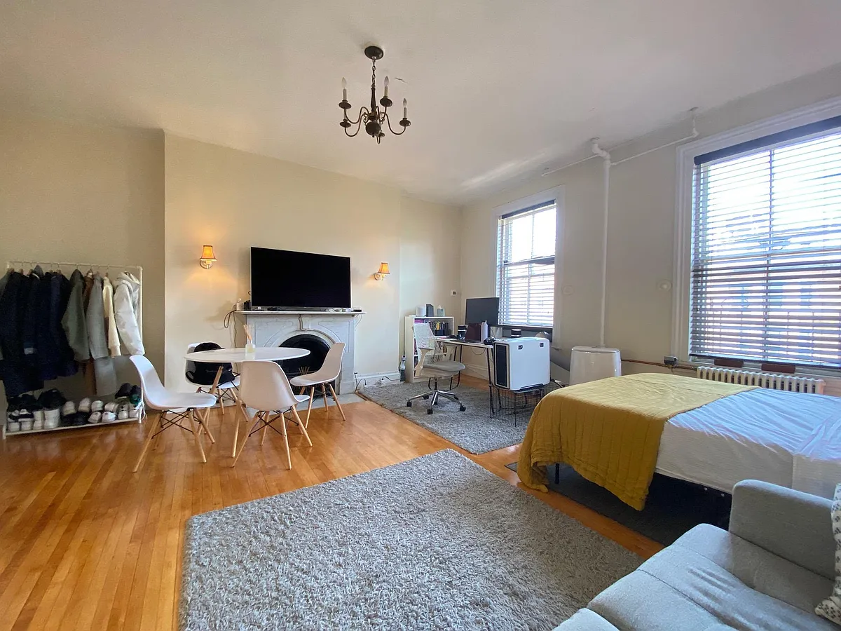 Building Photo - 233 Beacon St #9