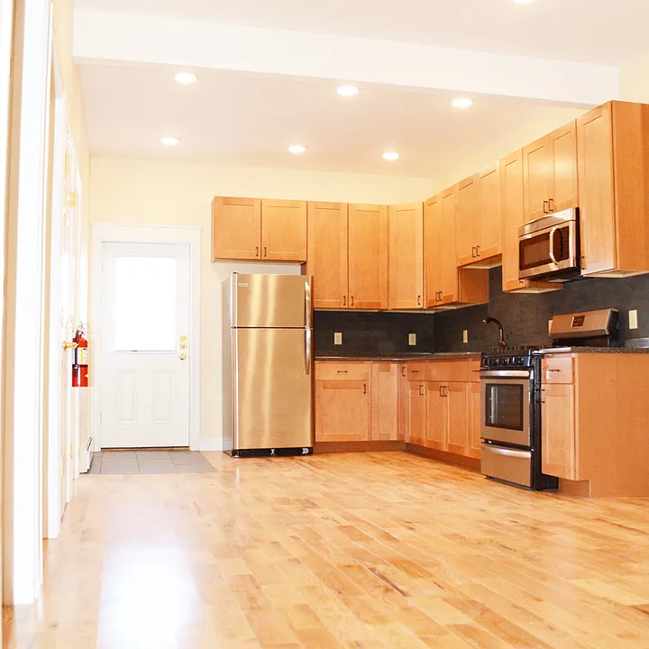 9 Bright St