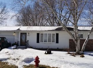 231 Hawkeye Ct, Cresco, IA 52136