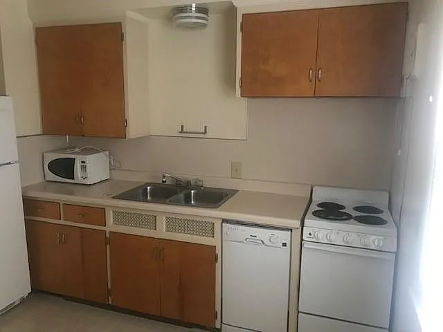 2 bed, 900 sqft, $1,400 — Photo 3