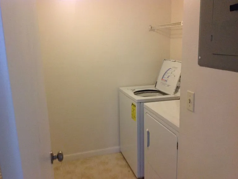 954 Courtyard Ln #22 — Photo 4