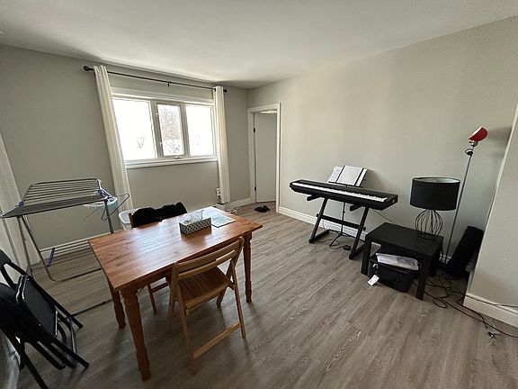 3rd image of 432 Barrie St #3