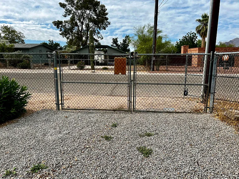 W Calle Arizona — Photo 8