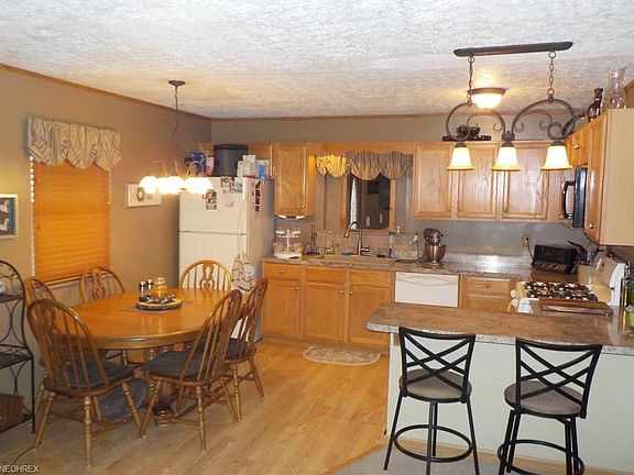 5th image of 498 Myra Dr