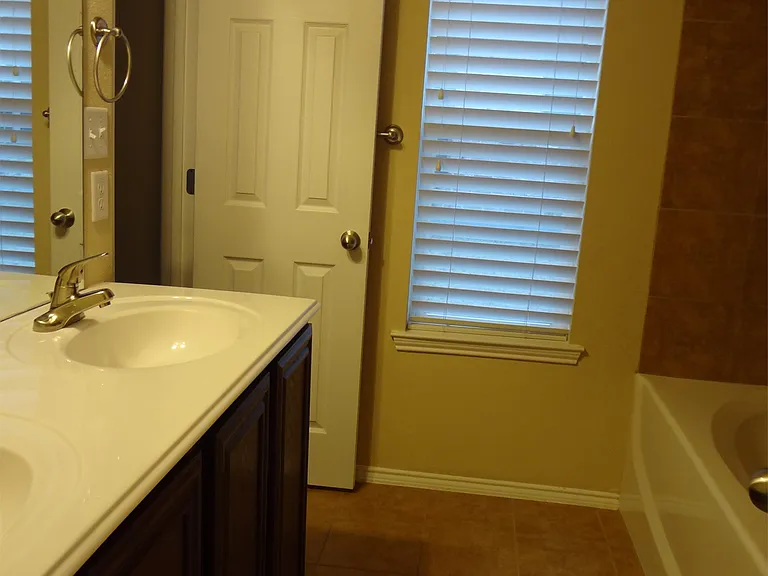 904 Mazatlan Ct — Photo 11