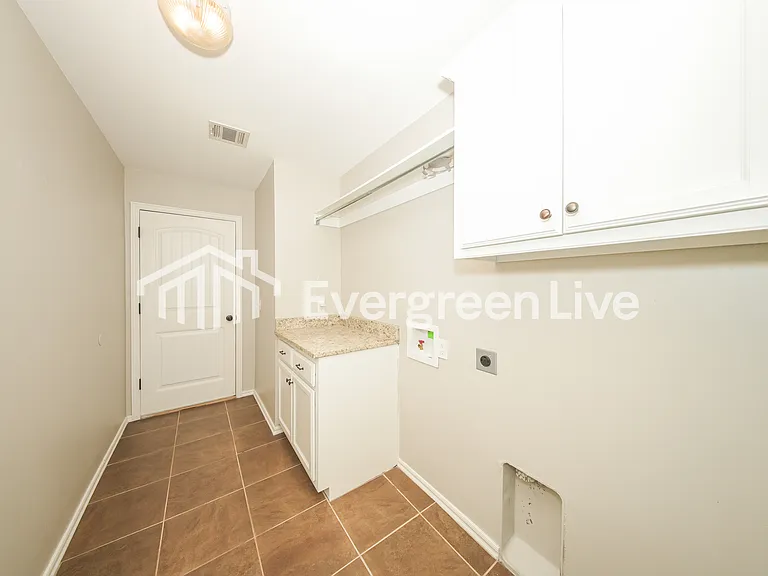 10701 SE 26th St — Photo 9