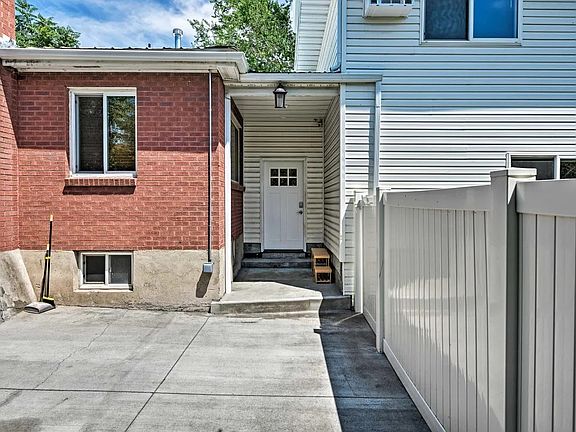 2nd image of 462 E Haven Ave Unit D-1